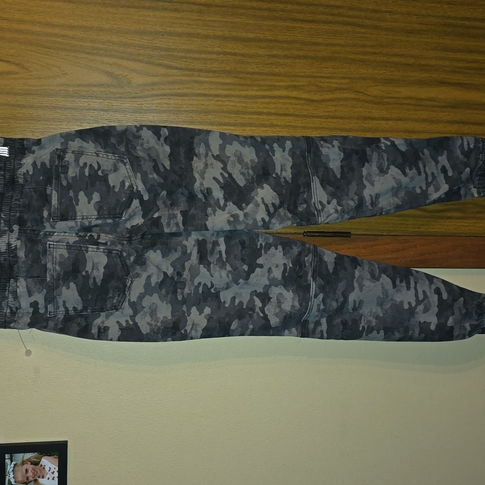 SPANX Gray Camouflage Pants - Picture 4 of 4